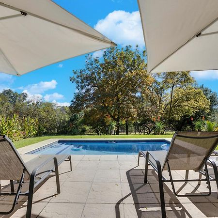 Amberhall Guesthouse ヨハネスブルグ エクステリア 写真