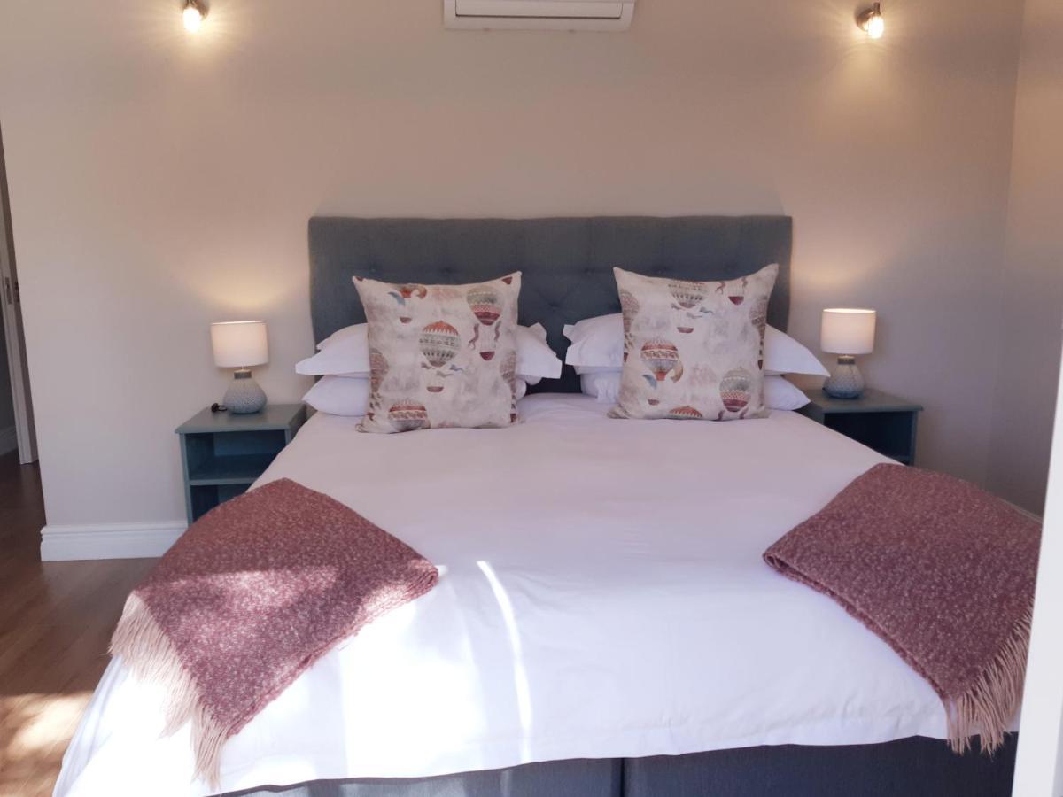 Amberhall Guesthouse ヨハネスブルグ エクステリア 写真