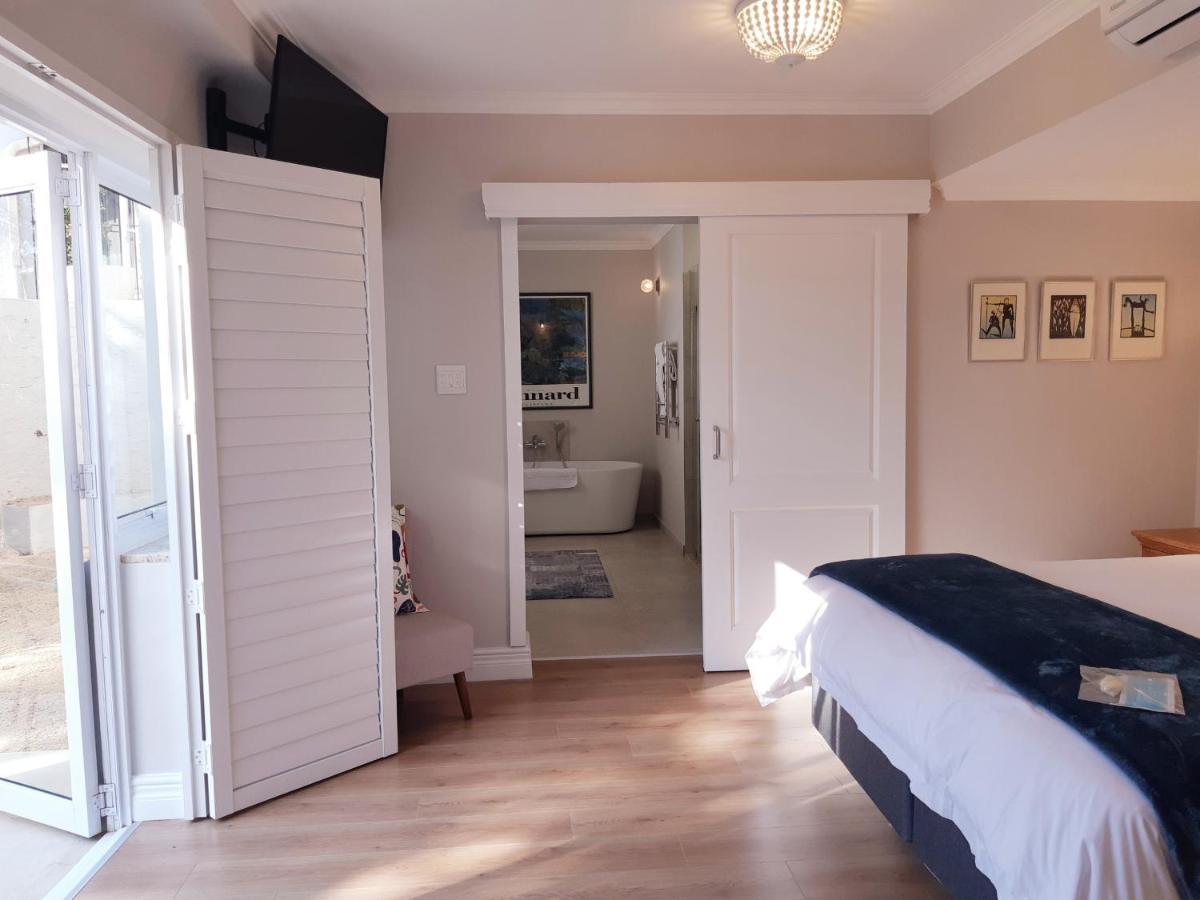 Amberhall Guesthouse ヨハネスブルグ エクステリア 写真