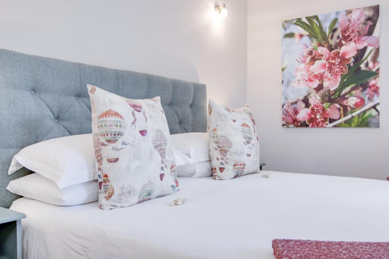 Amberhall Guesthouse ヨハネスブルグ エクステリア 写真