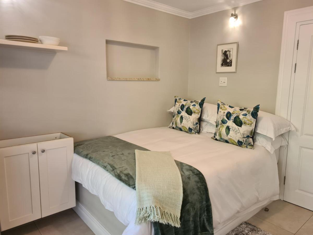Amberhall Guesthouse ヨハネスブルグ エクステリア 写真