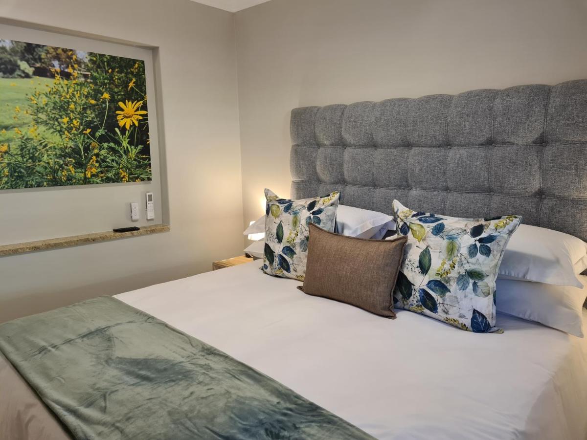 Amberhall Guesthouse ヨハネスブルグ エクステリア 写真