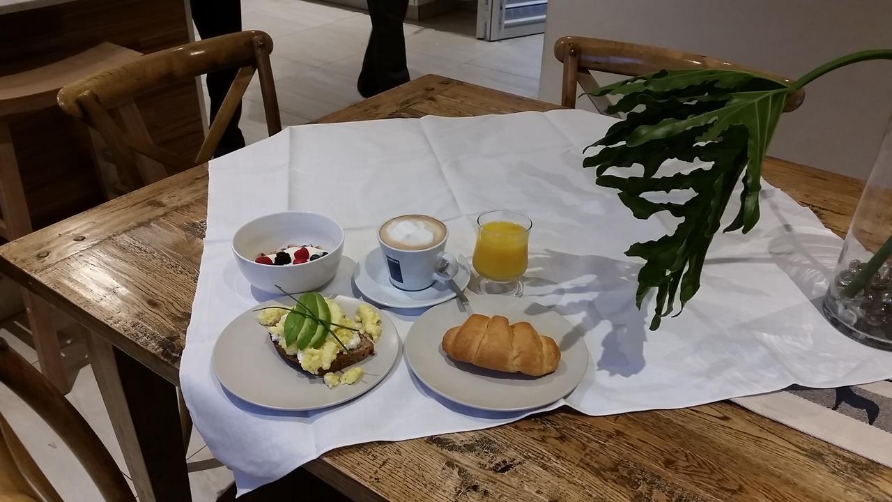 Amberhall Guesthouse ヨハネスブルグ エクステリア 写真