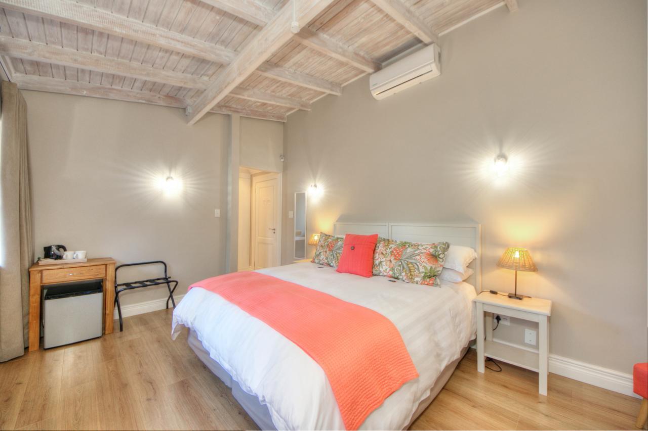 Amberhall Guesthouse ヨハネスブルグ エクステリア 写真