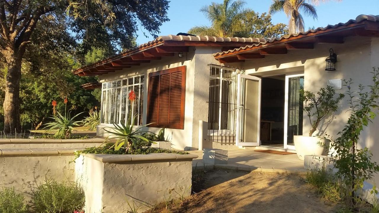 Amberhall Guesthouse ヨハネスブルグ エクステリア 写真